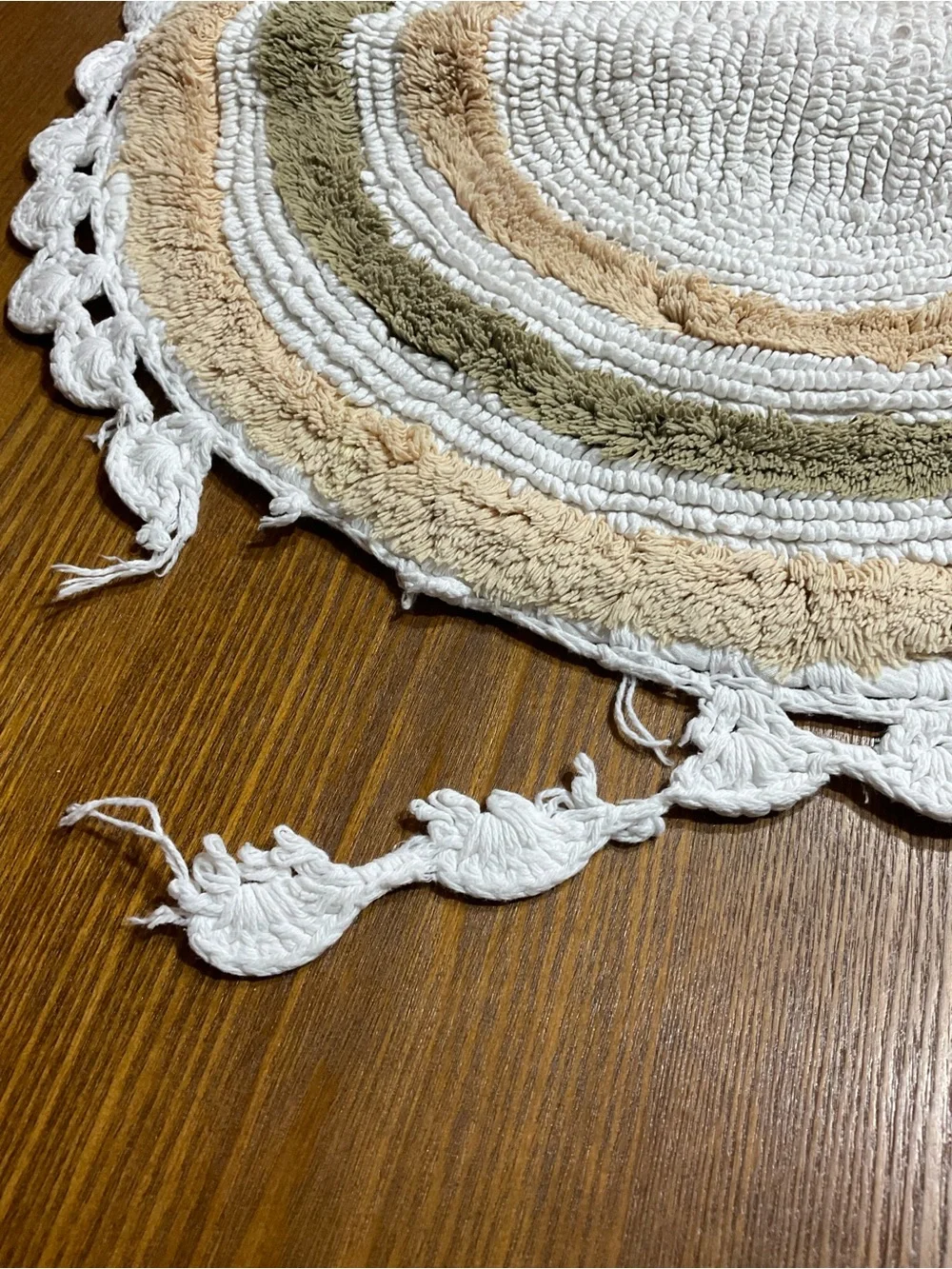 2 pc vintage Mid century Crochet Trim bathroom rug set - Cream & White